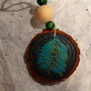 HANDPAINTED RUSTIC FARMHOUSE WOODSLICE TREE ORNAMENT